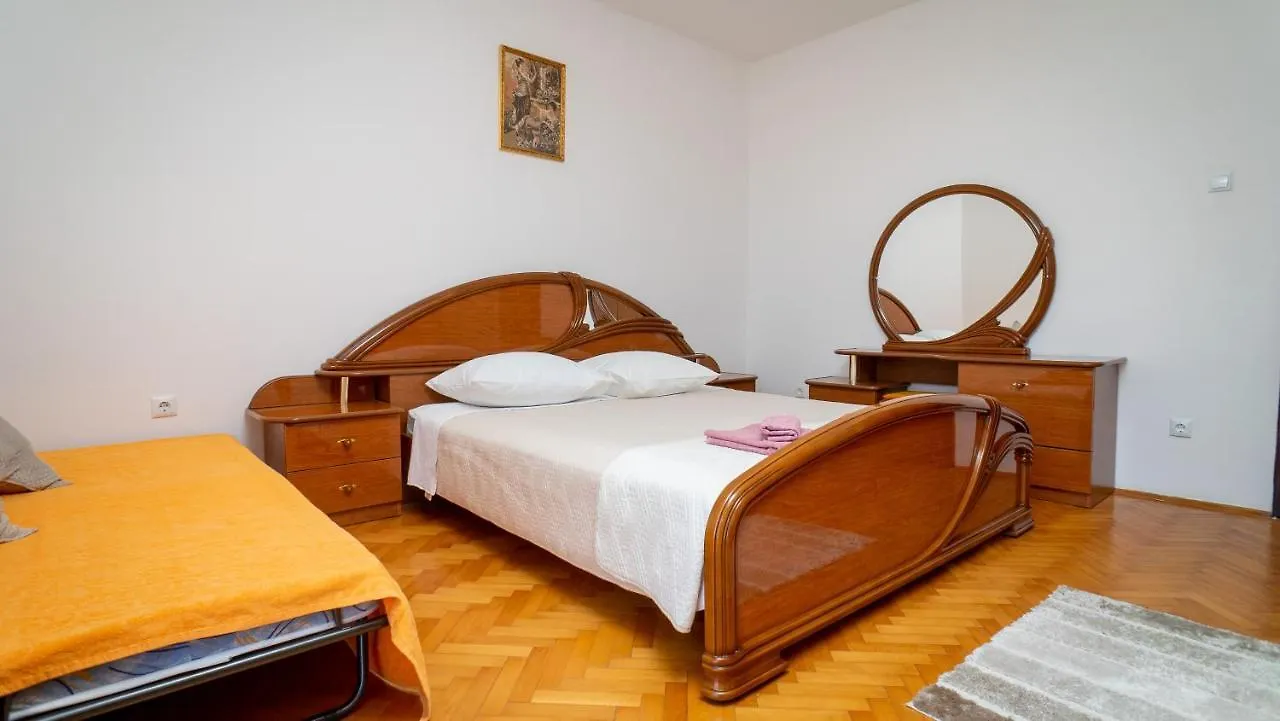 Villa Anela Trogir 0*,